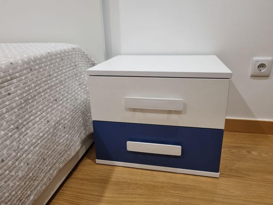 Cama estrado elevatório.