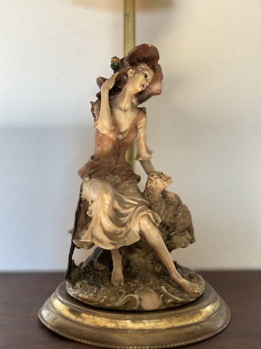 Table Lamp / Figurine64575441752578123