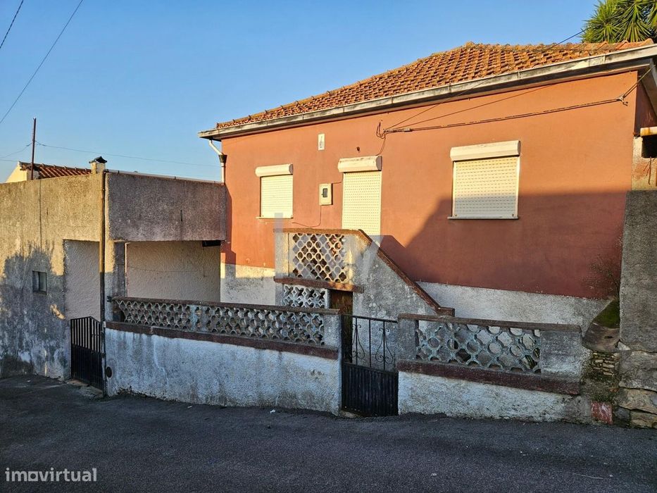 Moradia para recuperar mais garagem  para 4 viaturas