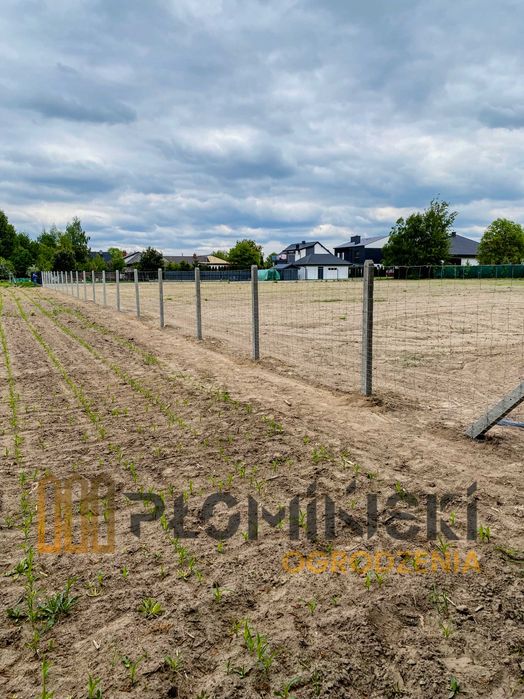 Ogrodzenie z siatki i słupka betonowego montaż transport