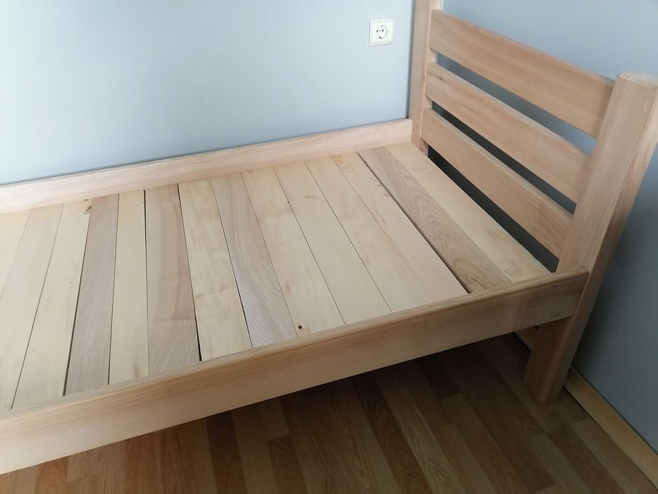 Продам нове  ліжко 1 спальне. Натуральне з цільного дерева.