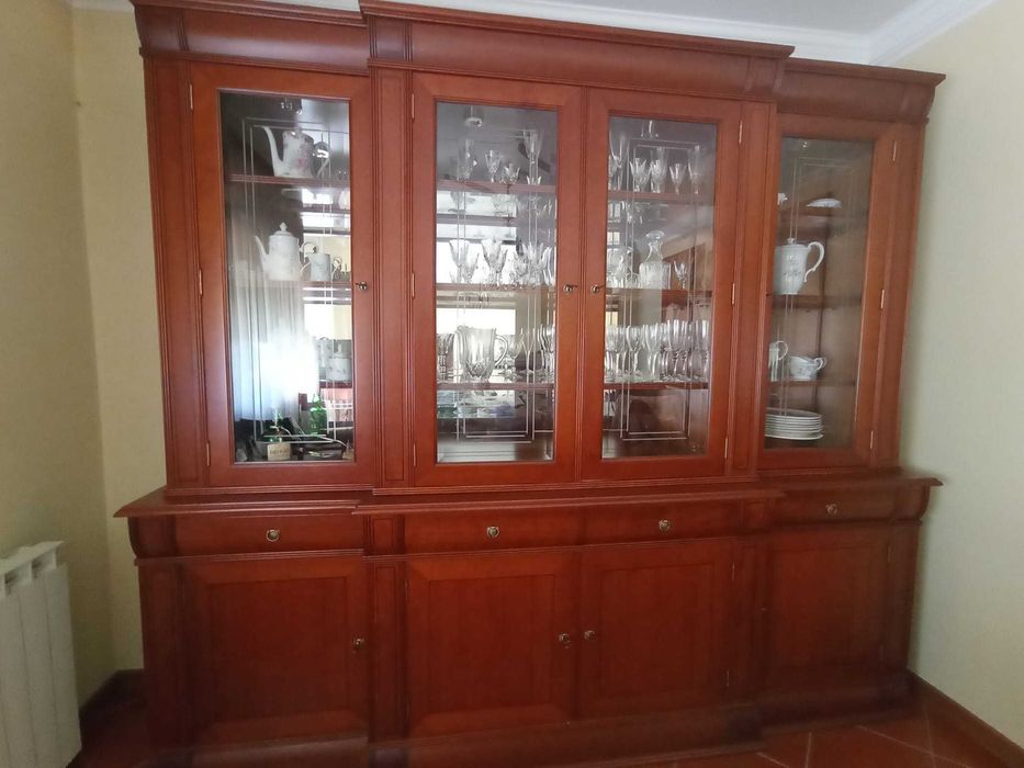 Armário expositor tipo louceiro