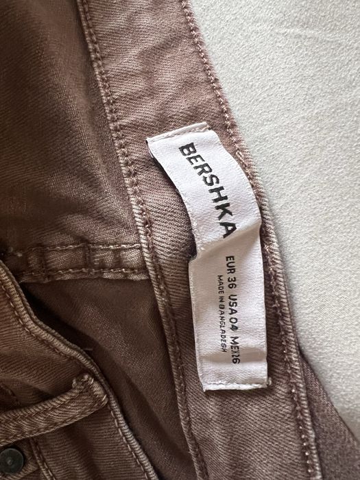Calças castanhas de ganga Bershka 36 novas