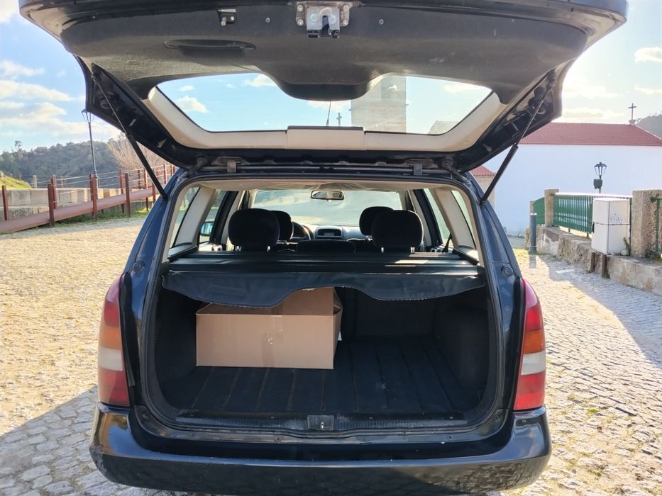 Astra carrinha preta