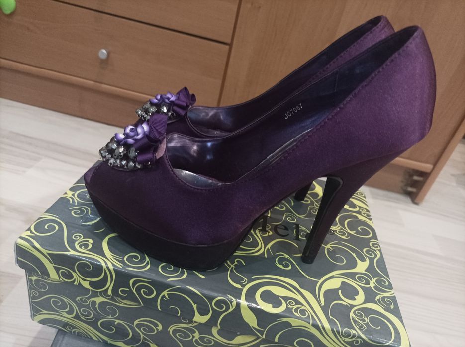 Nowe buty na platformie r.39