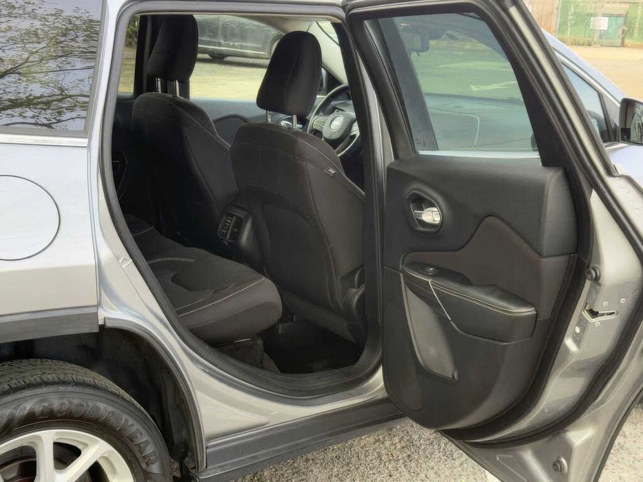 Jeep Cherokee      2015