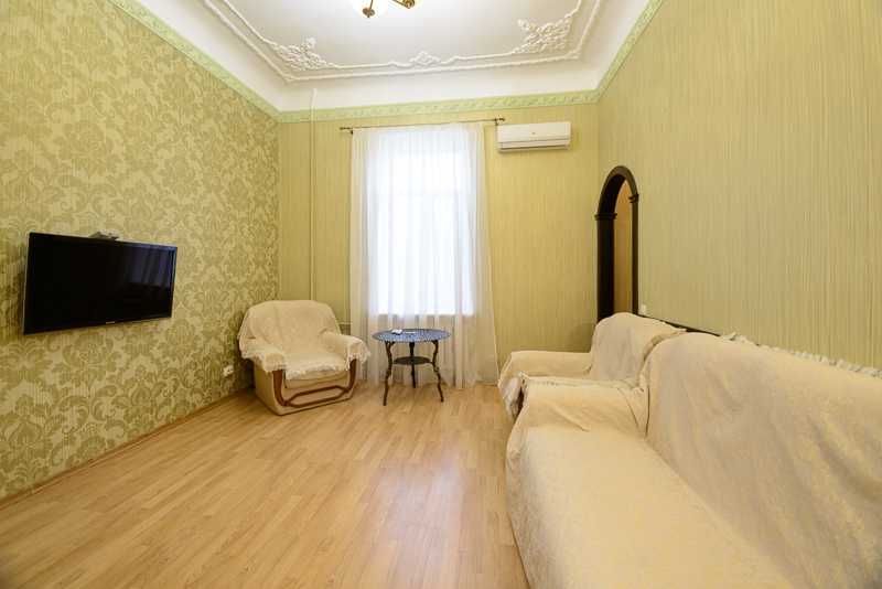 3 к з балконом,  Майдан Незалежності, центр