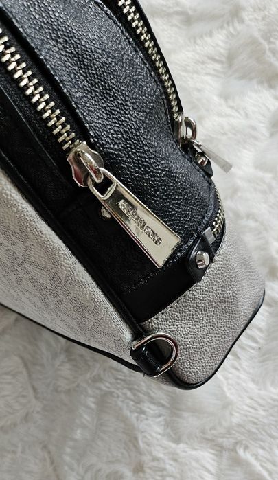 Sprzedam Piękny plecaczek Mini rhea firmy Michael Kors 

Plecacz