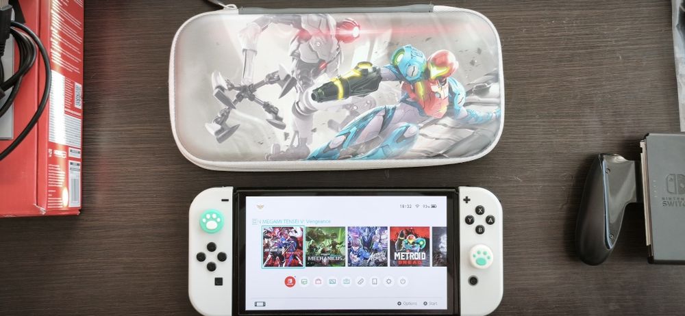 Konsola Nintendo Switch Oled biała + etui