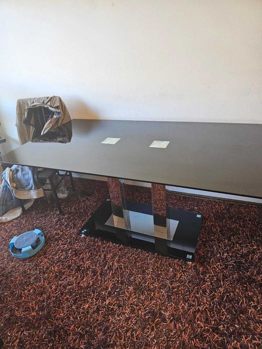 Mesa preta e com pés cromados64584582450562120