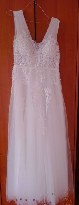 Elegancka suknia ślubna koronkowa perły