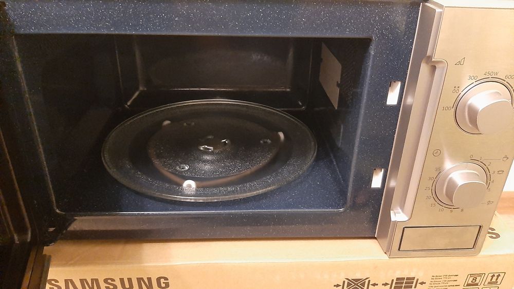 Микровалновая печь (СВЧ) Samsung ME81MRTS