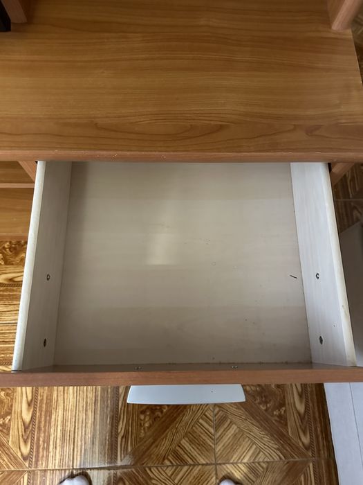 Móvel para a sala com portas e gavetas