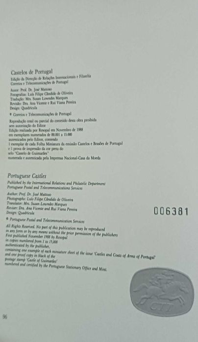 Livro com selos de coleção