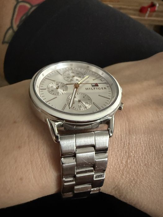 Zegarek bransoleta, srebrny Tommy Hilfiger, nie działa.