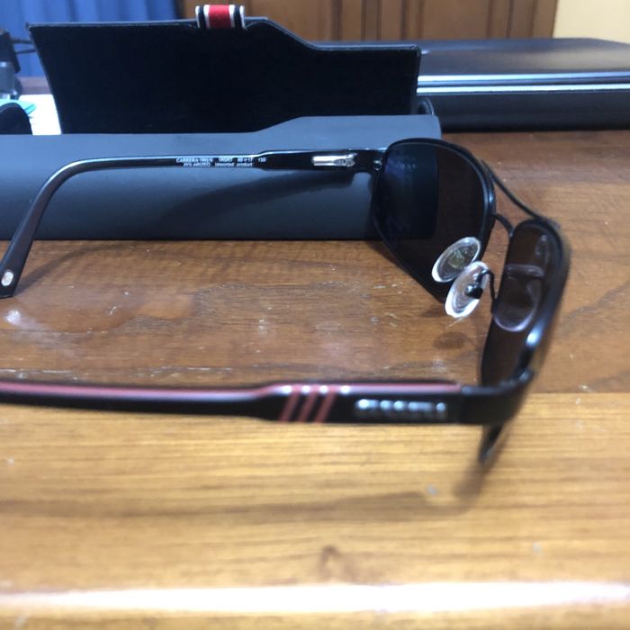 Vendo óculos de sol polarisados marca “ CARRERA”