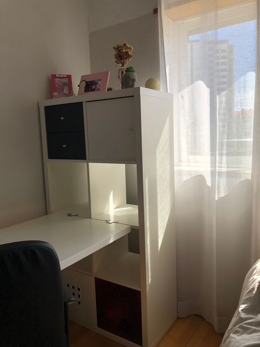 armário decorativo e para sustentar secretária