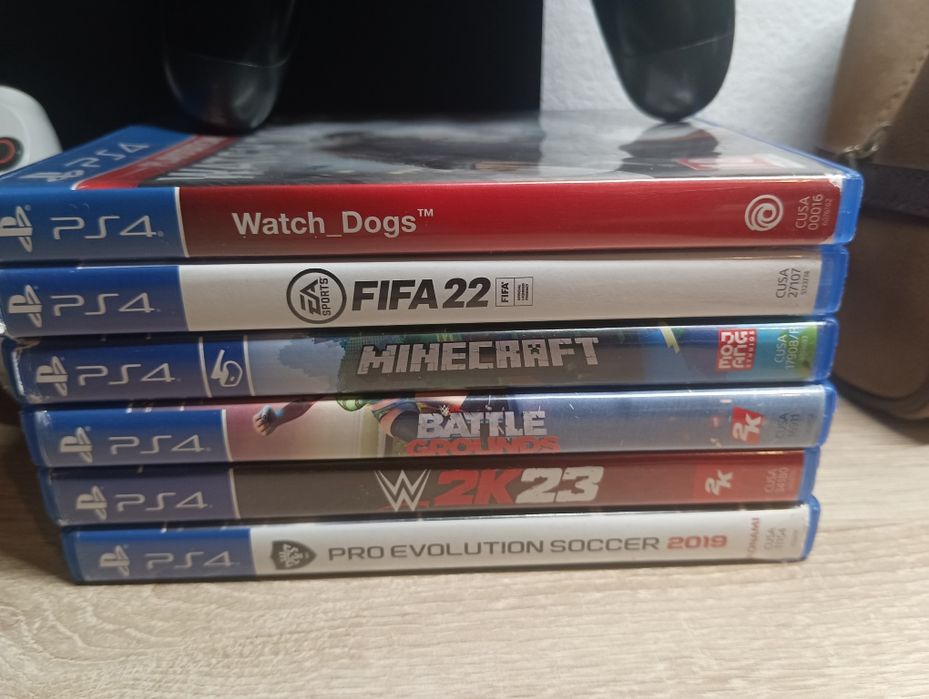 PlayStation Ps4 slim + 8 jogos + 1 comando