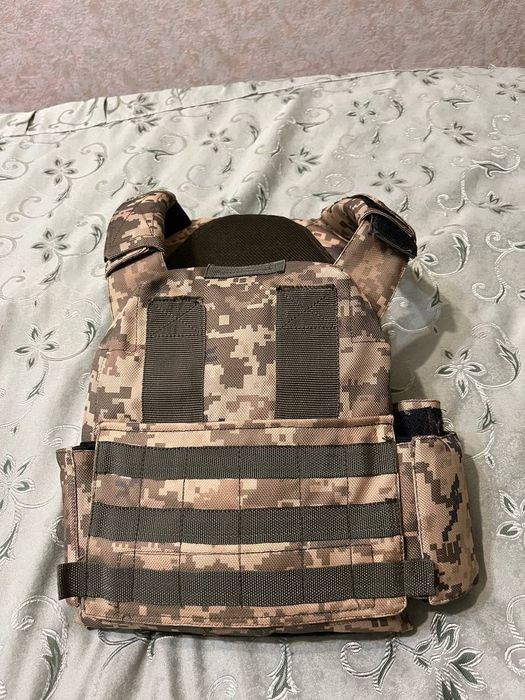 Продається тактичний жилет,розгрузка(без плит)