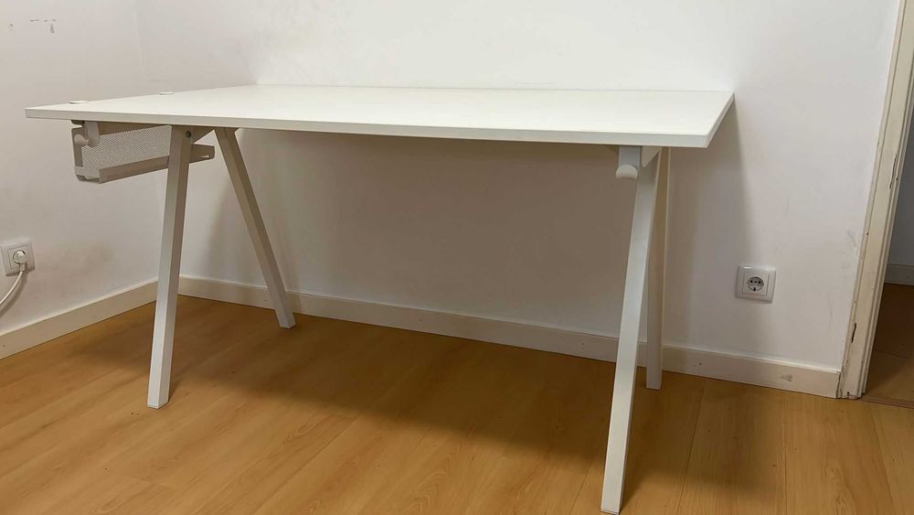 mesa ikea TROTTEN
