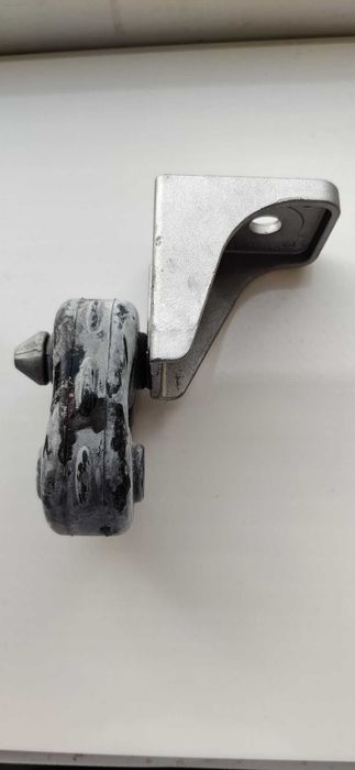 5Q0 253 144 AD Крепление глушителя