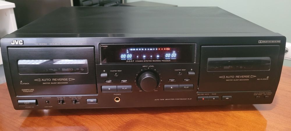 Leitor e gravador de cassetes  JVC