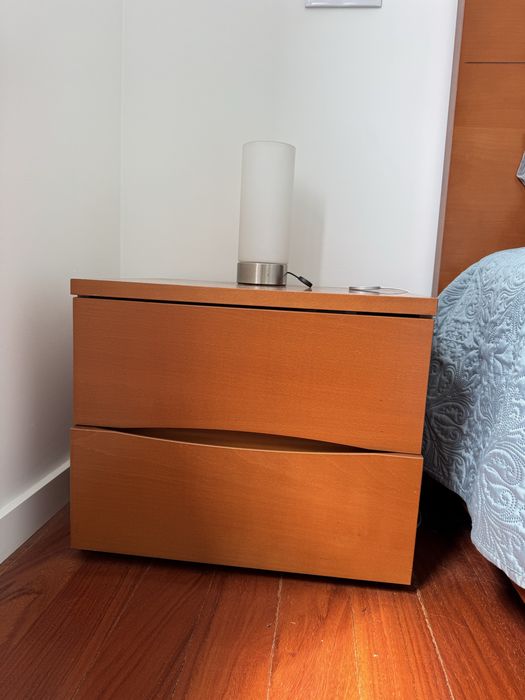 Cama de casal em cerejeira + 2 mesinhas de cabeceira