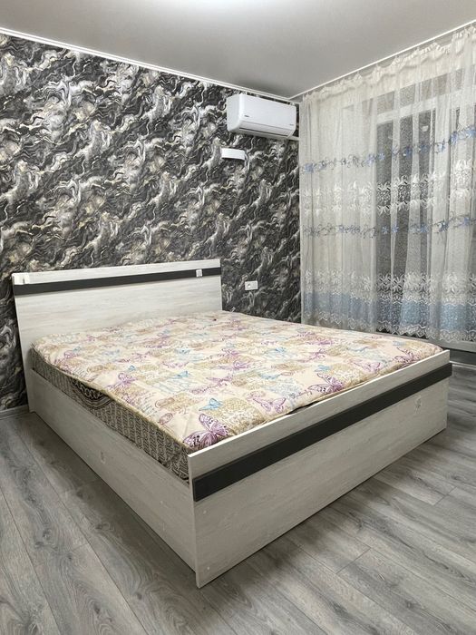 ПРОДАЮ МЕБЛІ / ліжко  /матрац/холодильник