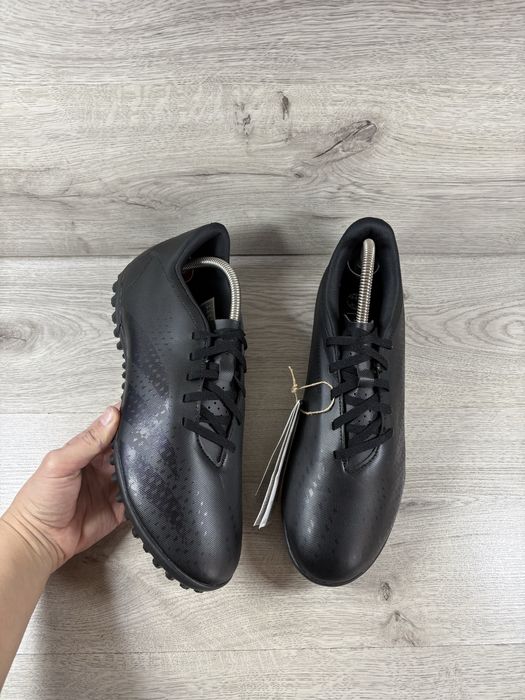 Сороканіжки чоловічі нові 44.5 розмір Adidas Predator