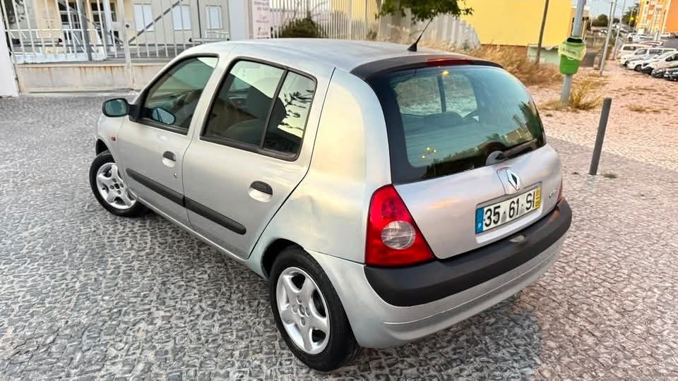 Renault Clio — fotografia 2