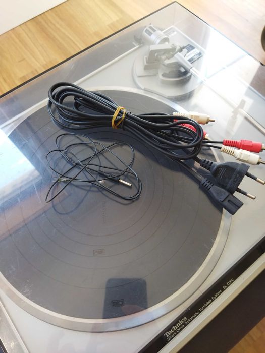 Gira Discos Technics SL-D310 (Direct Drive - Full Automatic)