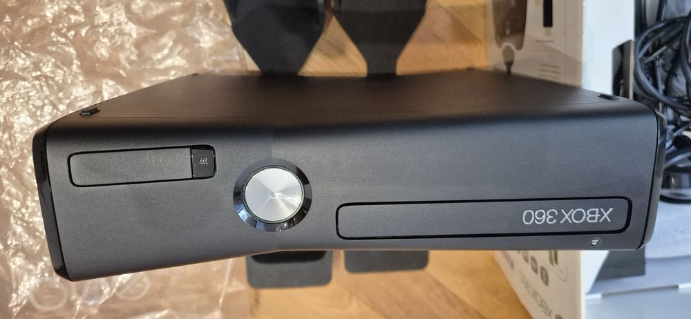 Xbox 360 S 4GB Kinect pad gra komplet pudełko bardzo dobry stan