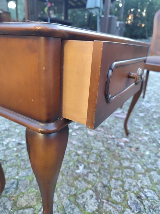 Zdobiony kredens drewniany