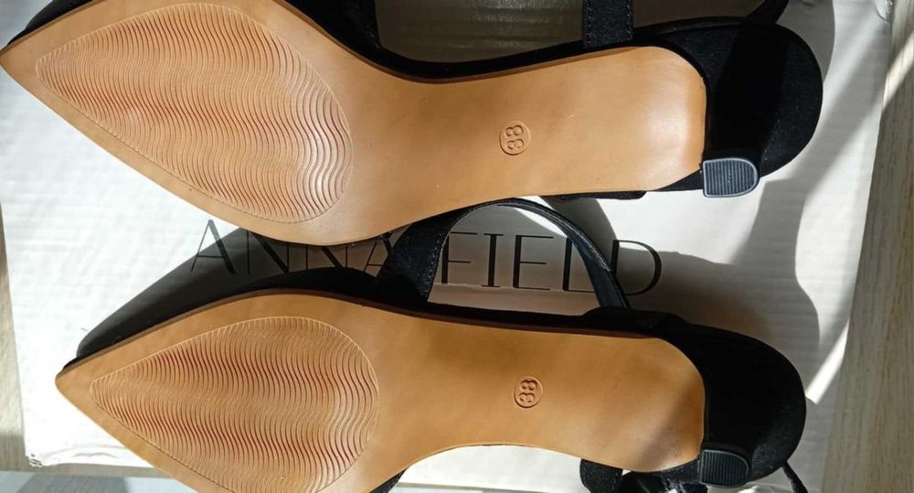 Czarne czółenka z paskiem rozmiar 38 Anna Field