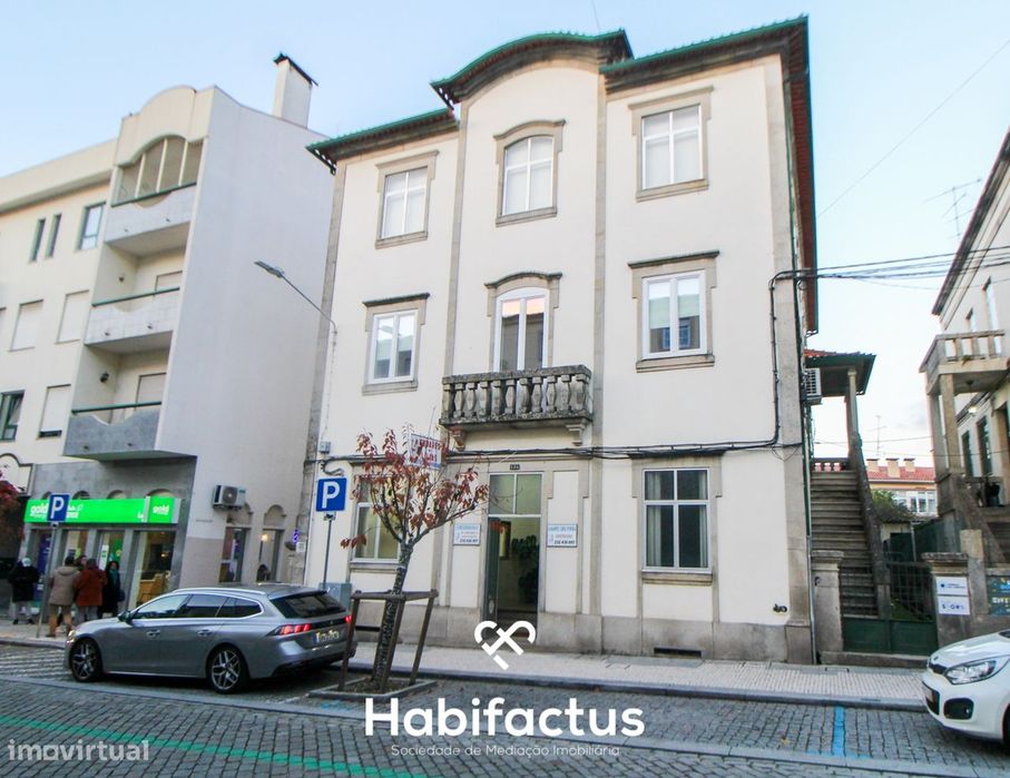 Andar Moradia T6 na Avenida Alberto Sampaio - Centro de Viseu