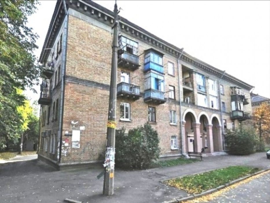 40,8 метрів житла за 25000, метро Нивки, В.Петрива, 12