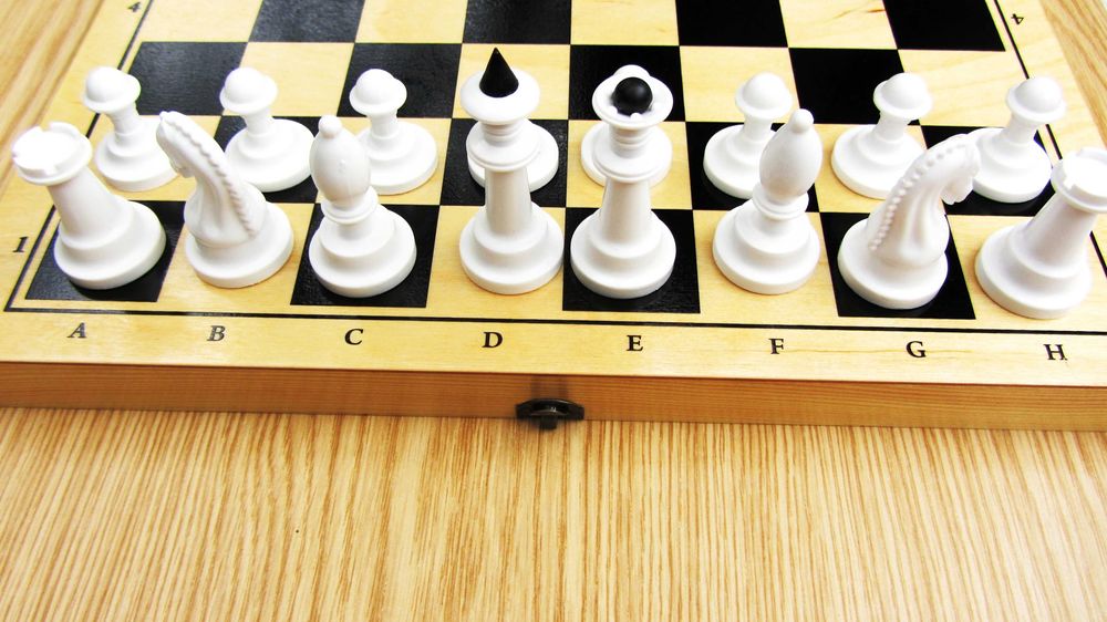 шахматы фигуры и шахматная доска