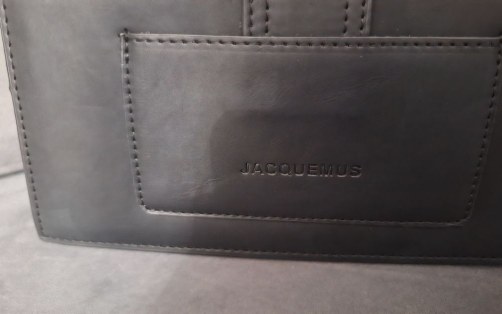Czarna torebka Jacquemus