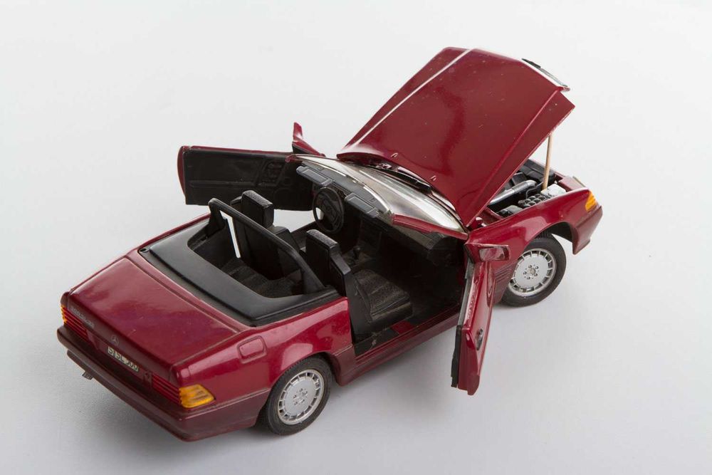 Model metalowy auto kolekcja bburago Dodge Mercedes Bugatti Ferrari