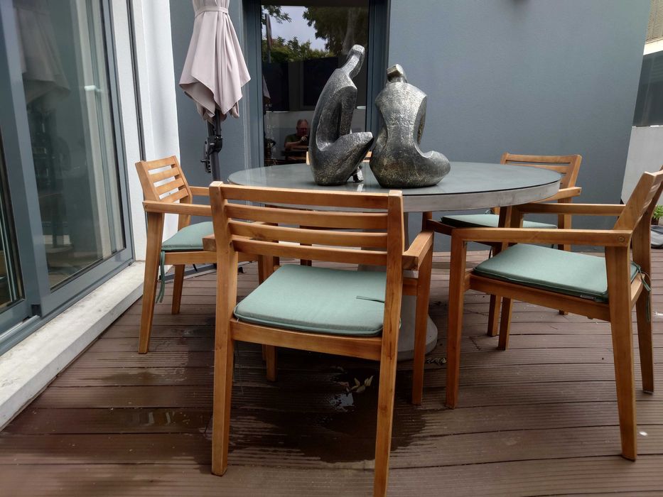 conjunto completo de jardim teca e concreto 5 cadeiras COMO NOVO