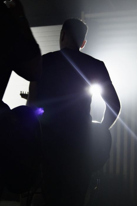 Гітарист в гурт BlueKai