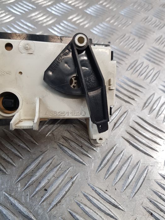 Panel Nawiewu 133761F Opel Movano A 01R-