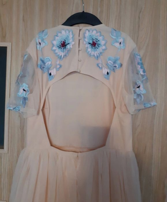 Sukienka tiulowa haft