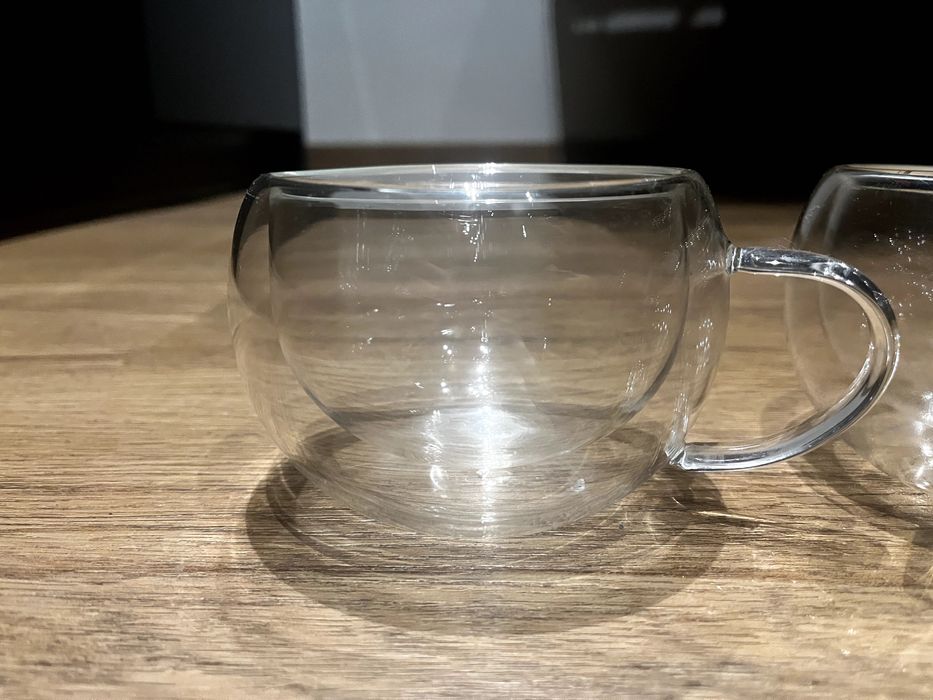 Zestaw 2 szklanek termicznych z uchem – podwójna ścianka