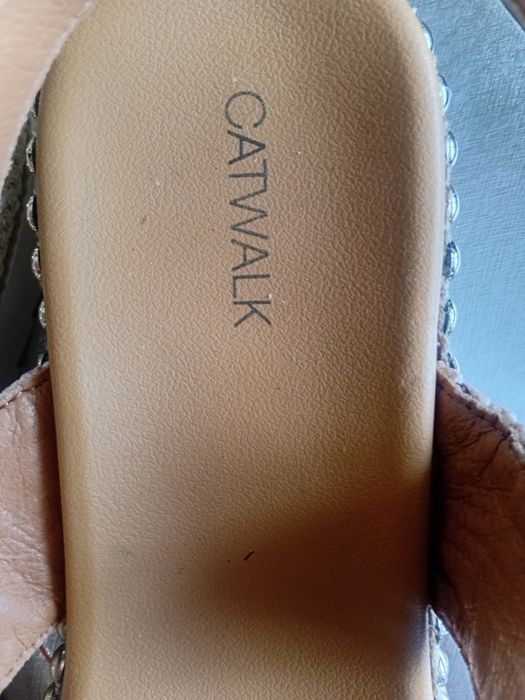 Женские босоножки в хорошем состояние стелька 26 розмер 41,5