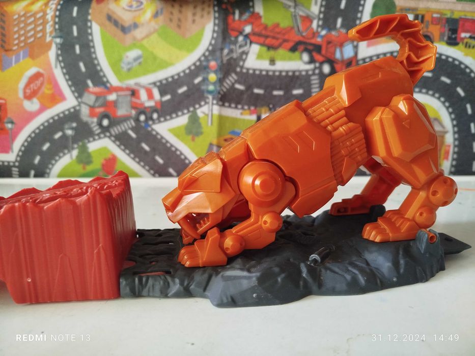 Трек Hot Wheels, автозаправка, вертиколо, поліцейське відділення