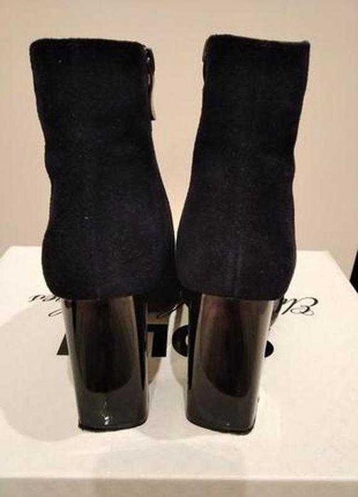 Ботинки замшевые на каблуке ботильоны