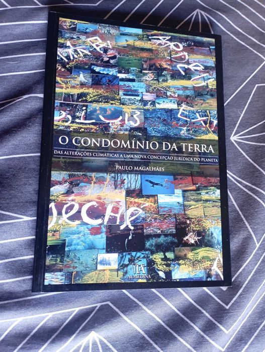 Livros variados sobre ordem social