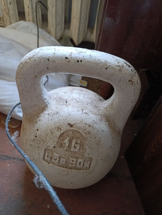 Продам гирю 16кг