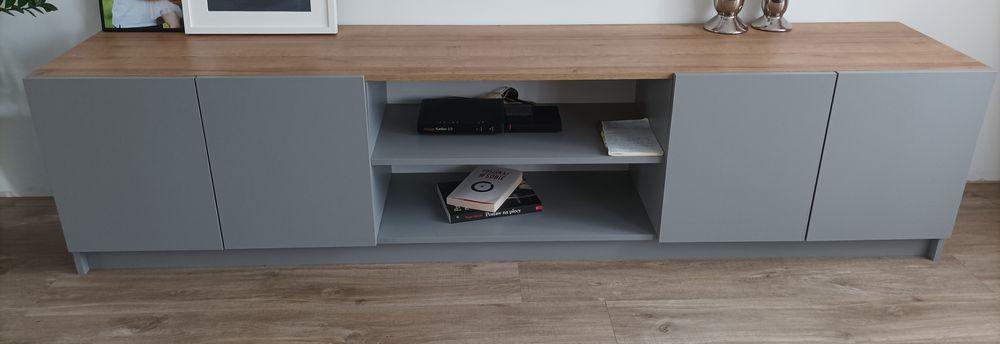 Szafka RTV kolor szary, blat płyta w kolorze dębu